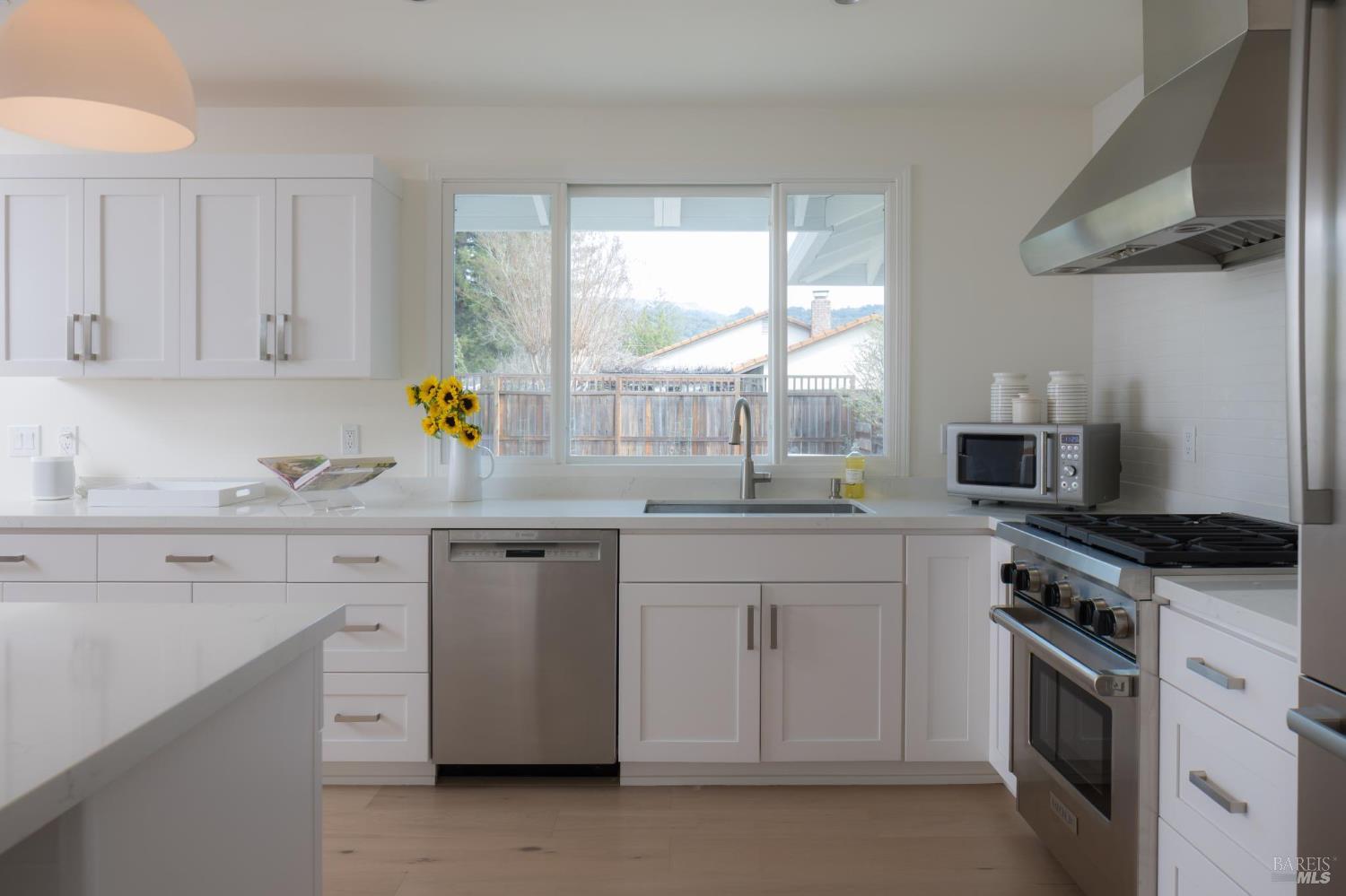 Detail Gallery Image 14 of 30 For 345 Francisco Dr, Sonoma,  CA 95476 - 3 Beds | 2 Baths