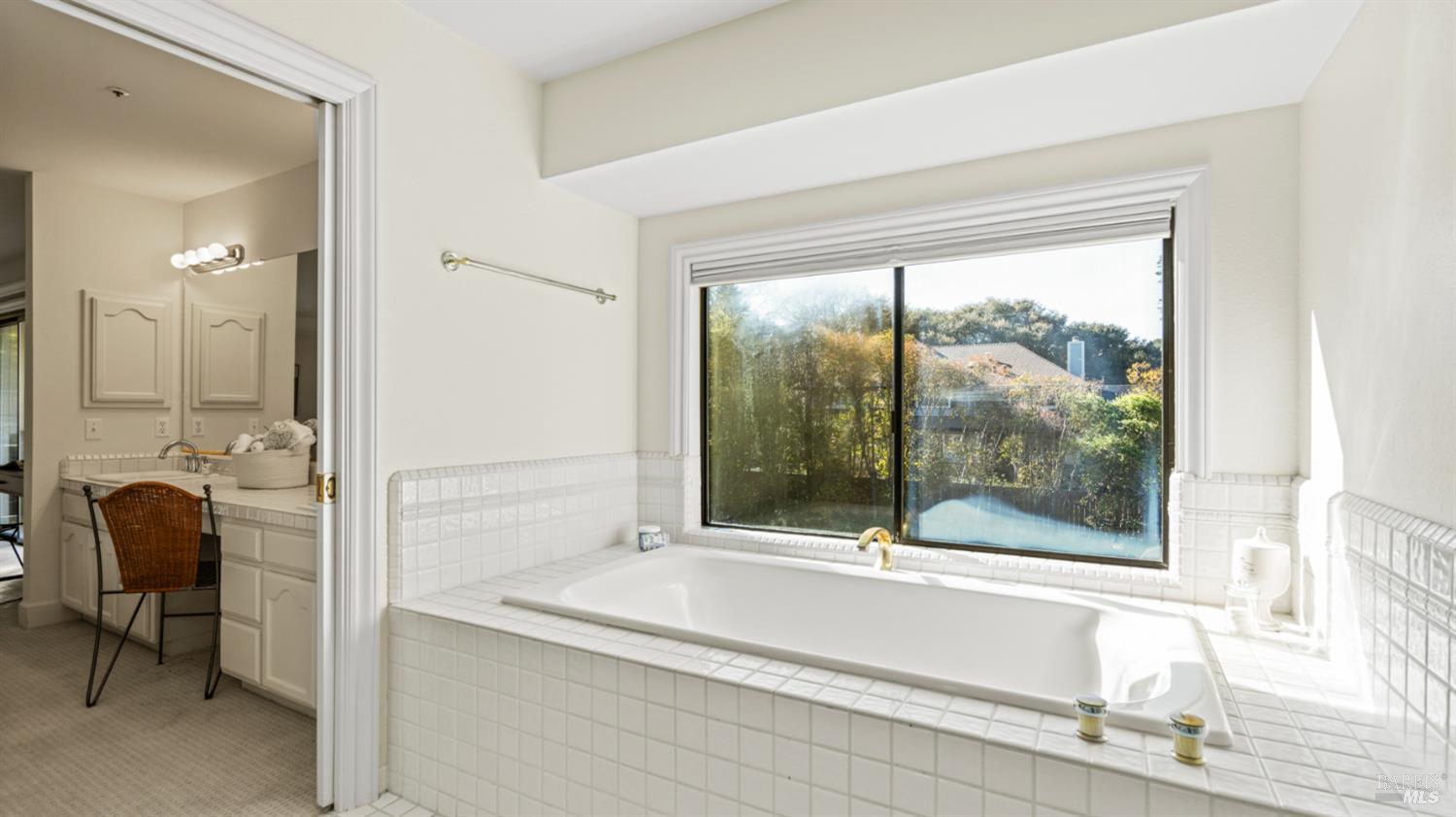 Detail Gallery Image 27 of 49 For 11 Saddlebrook Ct, Novato,  CA 94947 - 4 Beds | 4 Baths