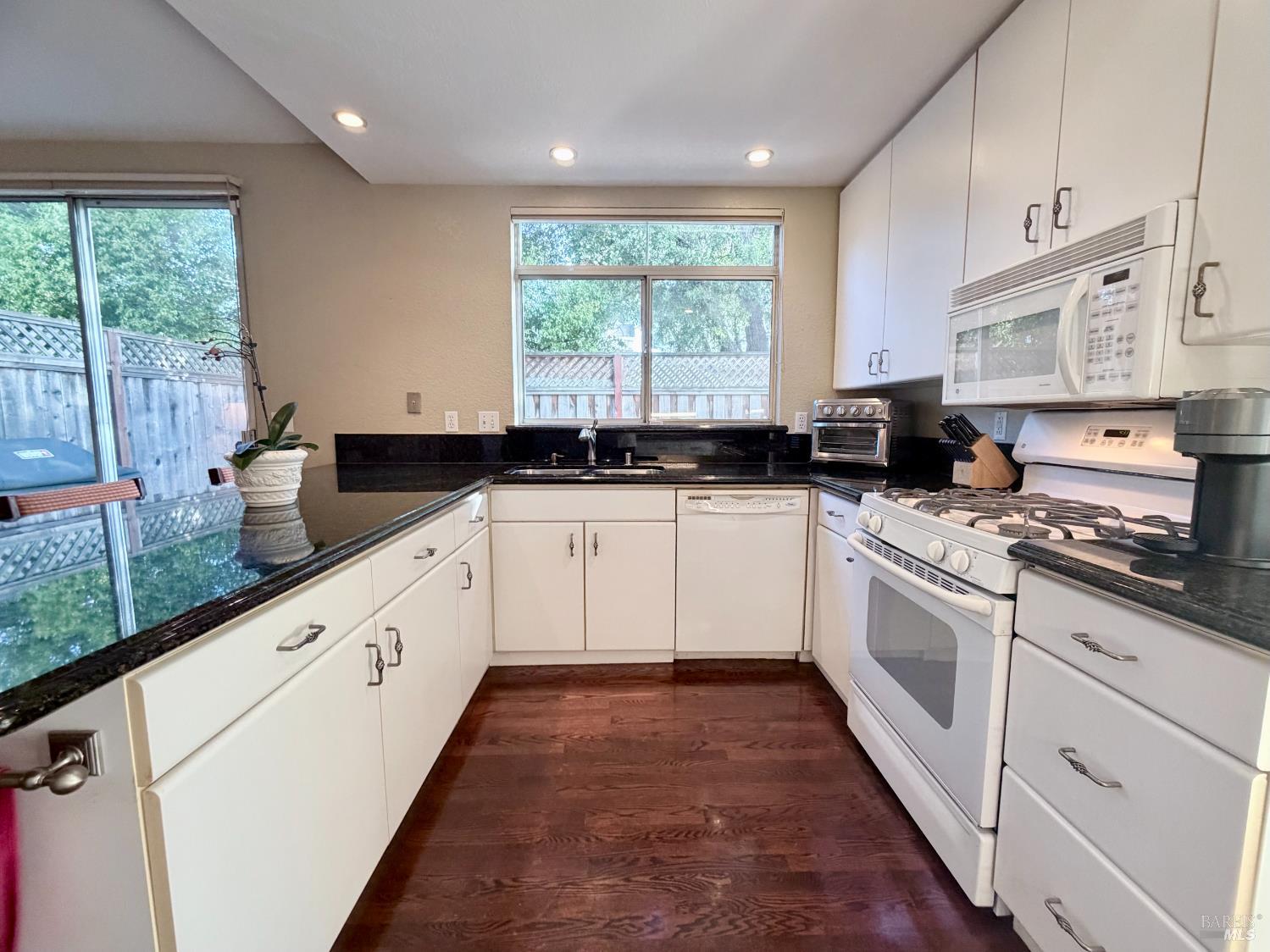 Detail Gallery Image 7 of 23 For 13 Heron Ct, San Rafael,  CA 94901 - 3 Beds | 2/1 Baths