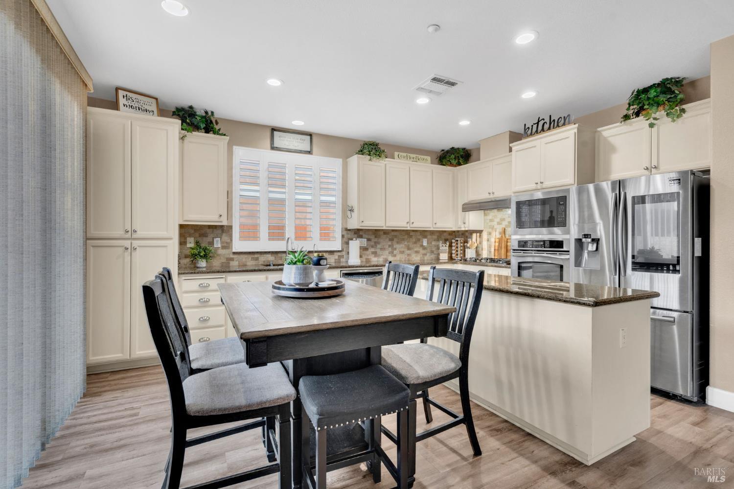 Detail Gallery Image 24 of 72 For 1841 Stockbridge Dr, Fairfield,  CA 94534 - 5 Beds | 4 Baths