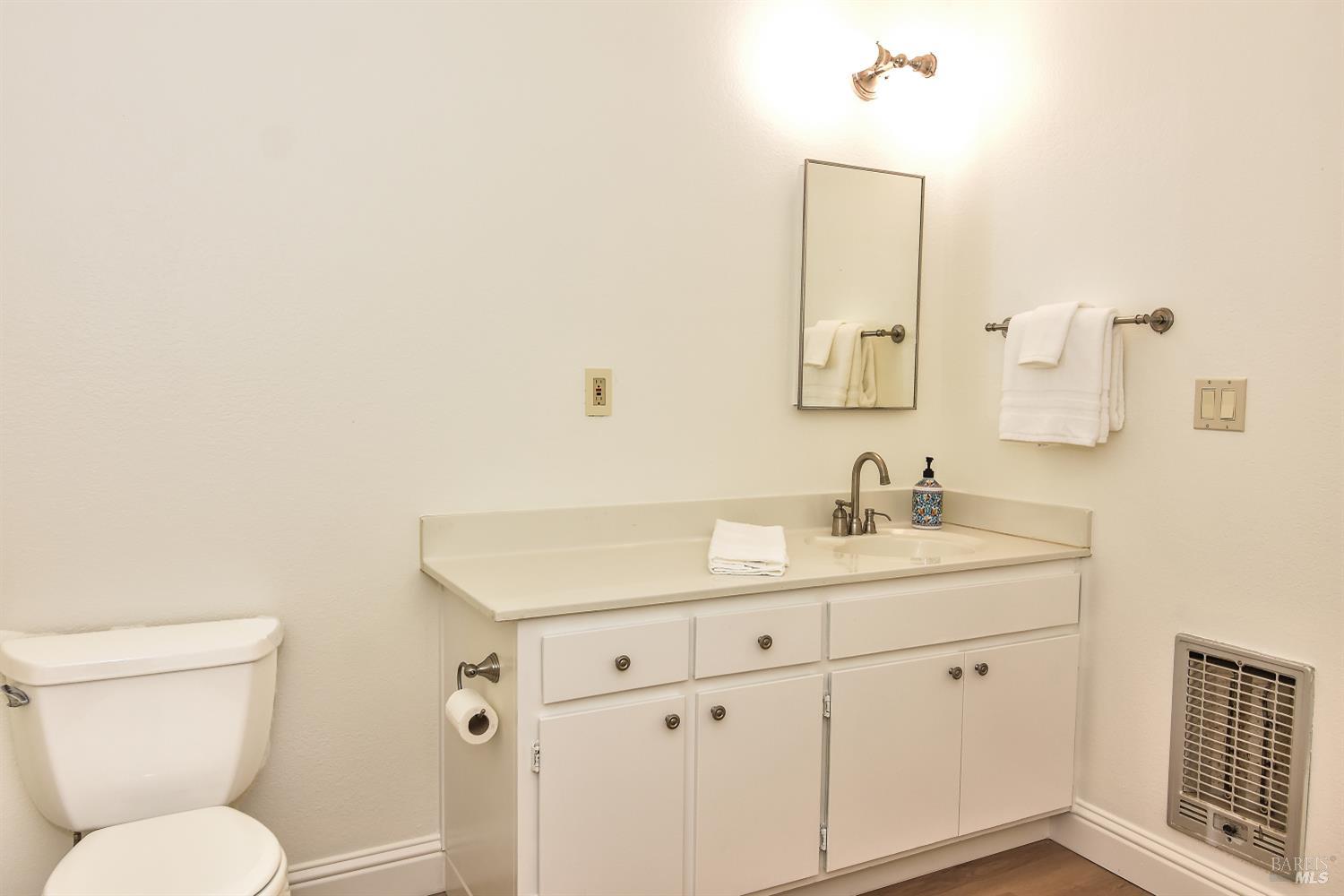 Detail Gallery Image 15 of 20 For 111 Acorn Dr, Petaluma,  CA 94952 - 1 Beds | 1 Baths