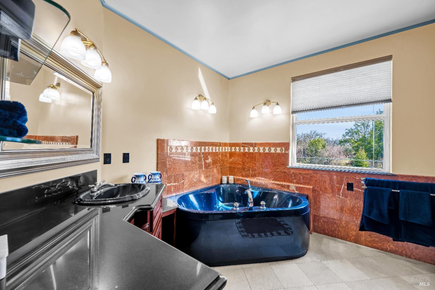 Detail Gallery Image 11 of 47 For 1051 S Main St, Willits,  CA 95490 - 3 Beds | 4 Baths