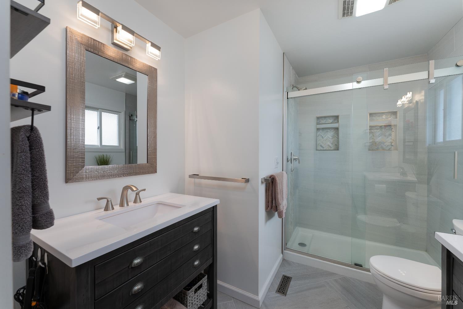 Detail Gallery Image 16 of 40 For 10450 Main St, Potter Valley,  CA 95469 - 4 Beds | 2 Baths