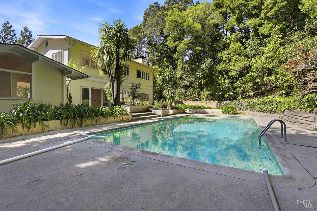 Detail Gallery Image 2 of 53 For 214 Poplar Dr, Kentfield,  CA 94904 - 4 Beds | 2/1 Baths