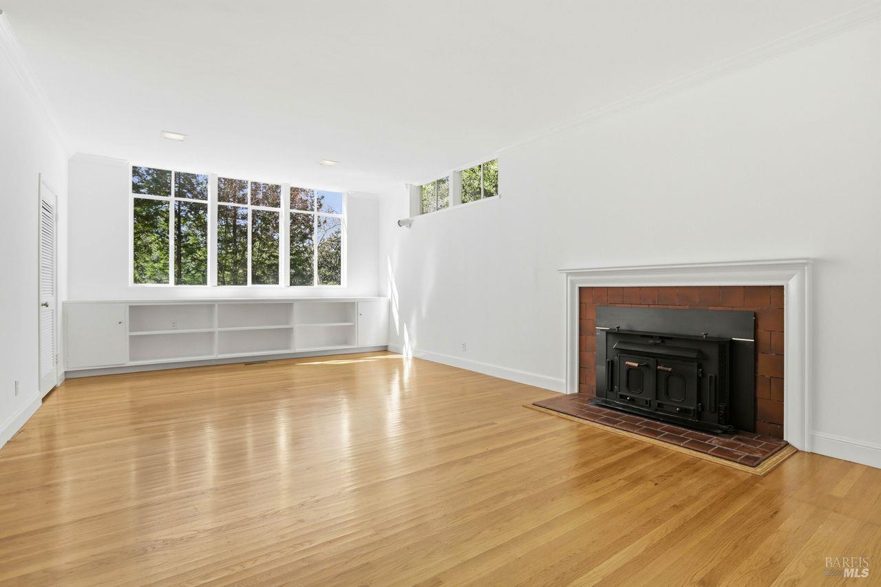 Detail Gallery Image 6 of 53 For 214 Poplar Dr, Kentfield,  CA 94904 - 4 Beds | 2/1 Baths