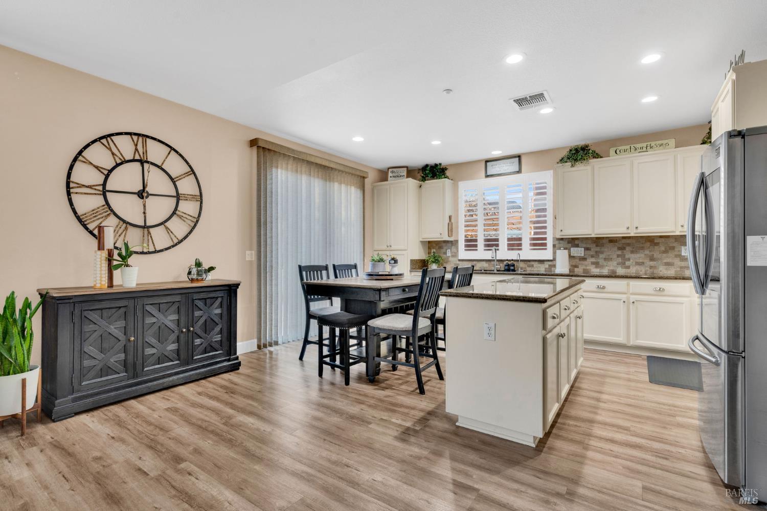 Detail Gallery Image 21 of 72 For 1841 Stockbridge Dr, Fairfield,  CA 94534 - 5 Beds | 4 Baths