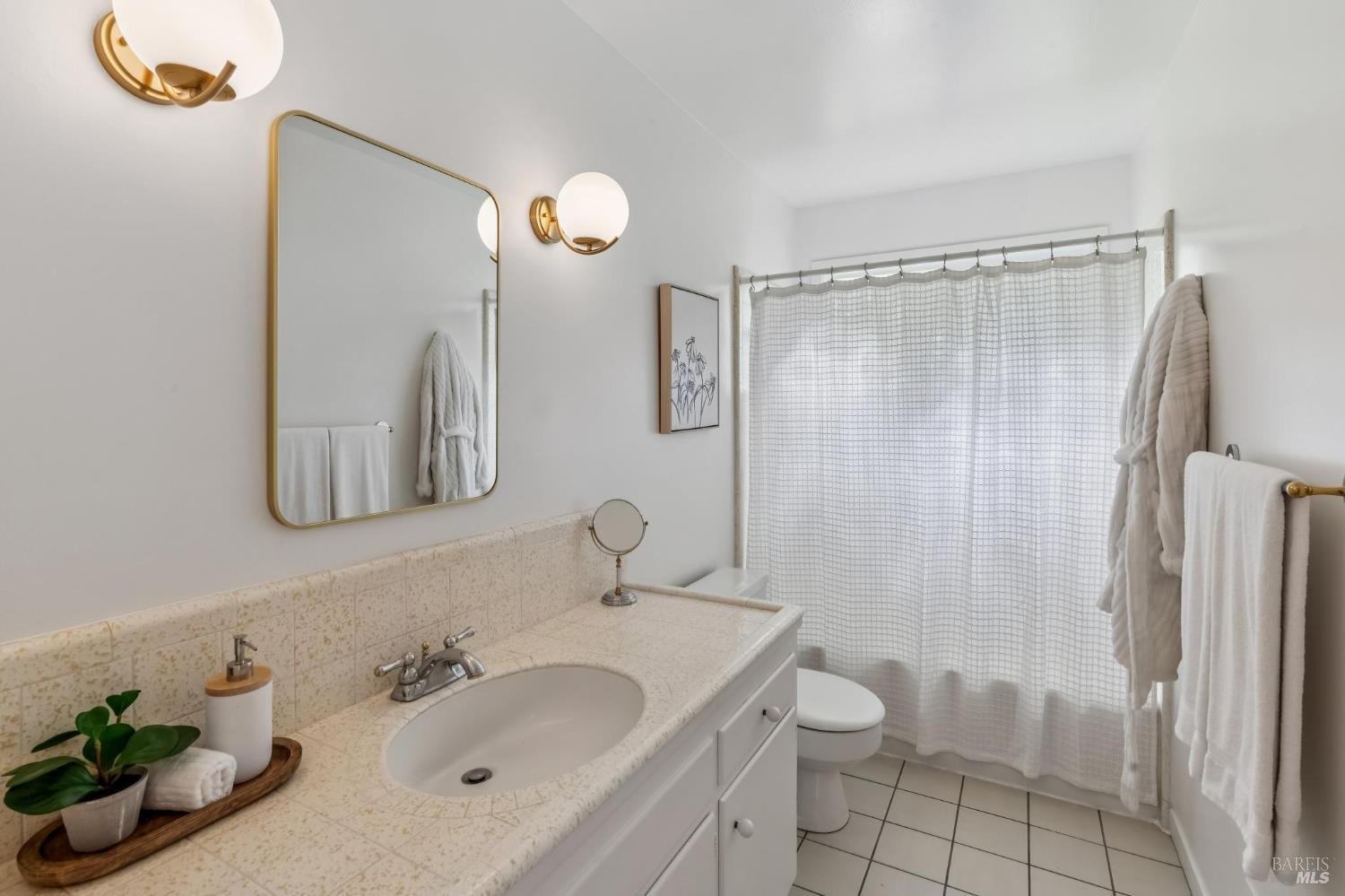 Detail Gallery Image 25 of 45 For 266 Riviera Dr, San Rafael,  CA 94901 - 4 Beds | 2 Baths