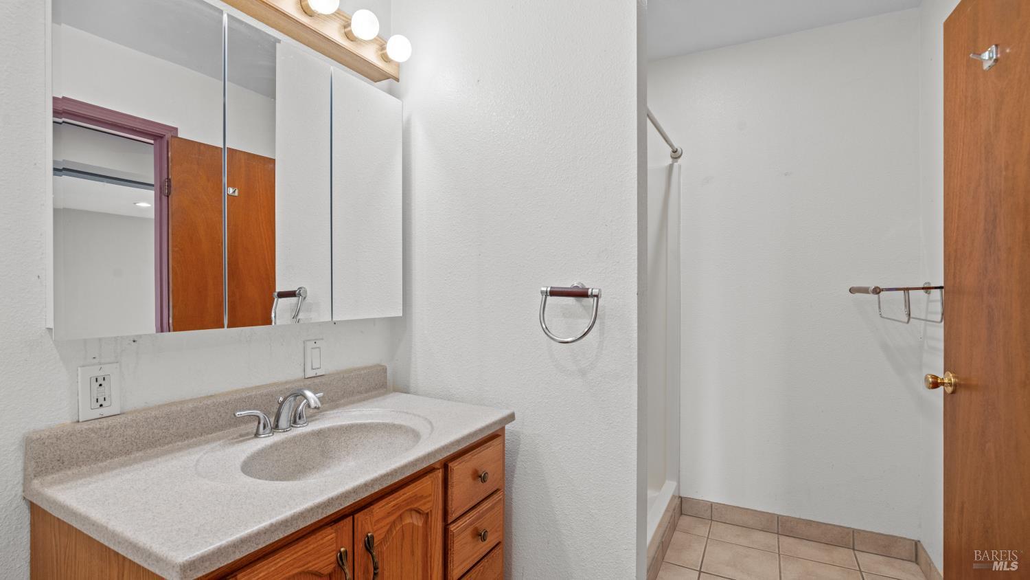 Detail Gallery Image 37 of 58 For 19383 Stonegate Rd, Hidden Valley Lake,  CA 95467 - 4 Beds | 3 Baths