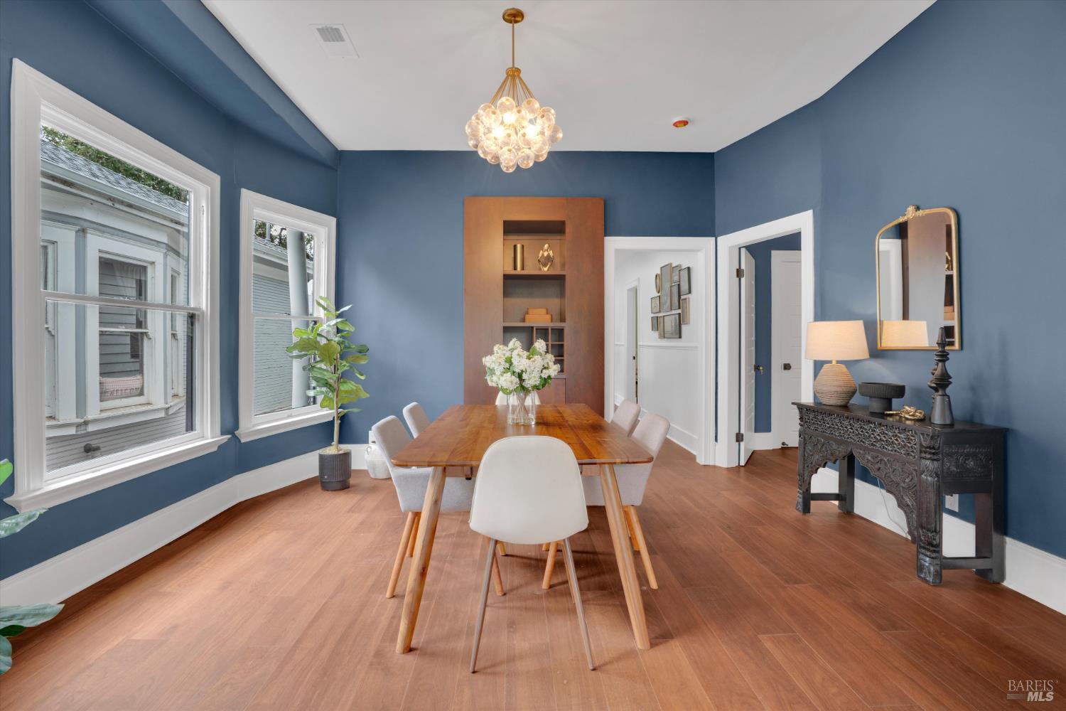 Detail Gallery Image 2 of 59 For 431 Brown St, Napa,  CA 94559 - 5 Beds | 2 Baths