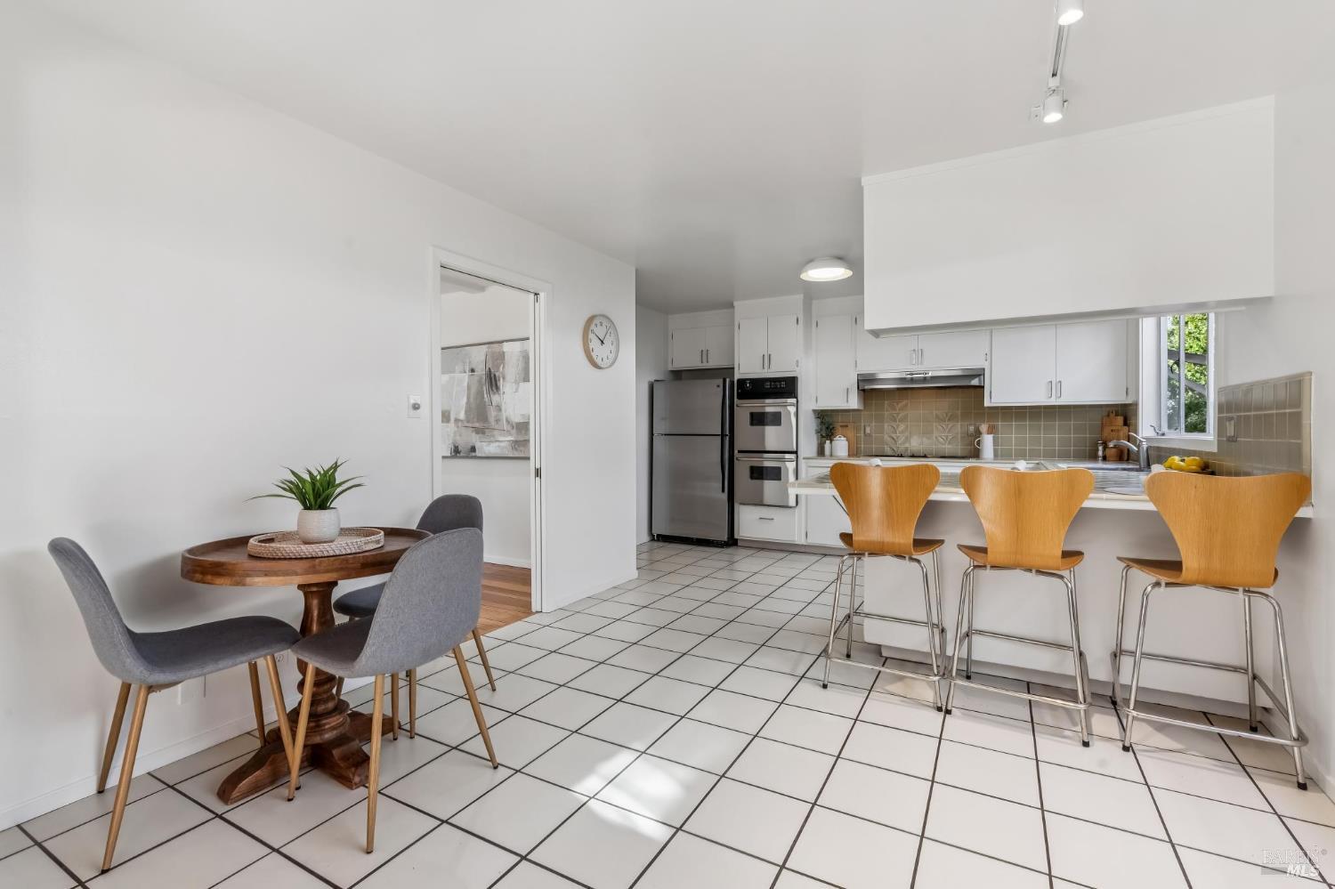 Detail Gallery Image 14 of 45 For 266 Riviera Dr, San Rafael,  CA 94901 - 4 Beds | 2 Baths