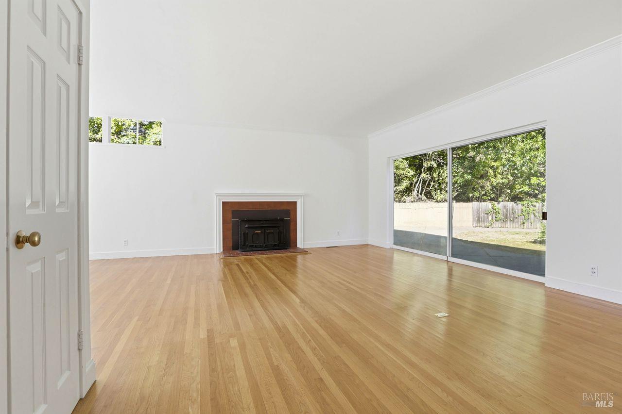 Detail Gallery Image 5 of 53 For 214 Poplar Dr, Kentfield,  CA 94904 - 4 Beds | 2/1 Baths