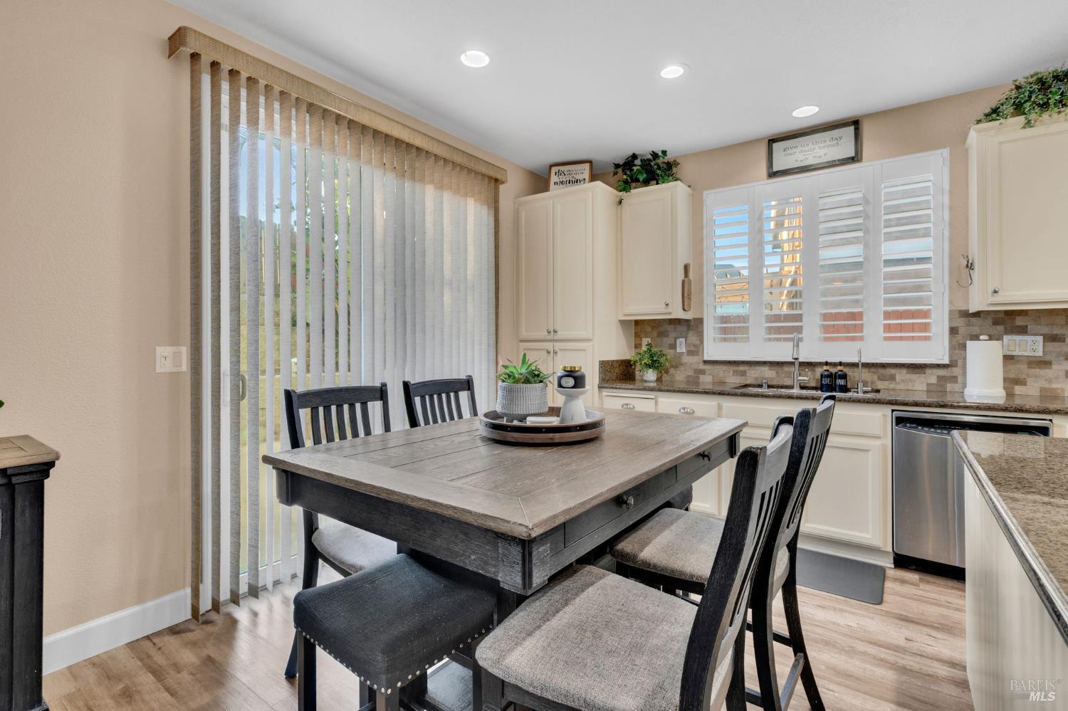 Detail Gallery Image 26 of 72 For 1841 Stockbridge Dr, Fairfield,  CA 94534 - 5 Beds | 4 Baths