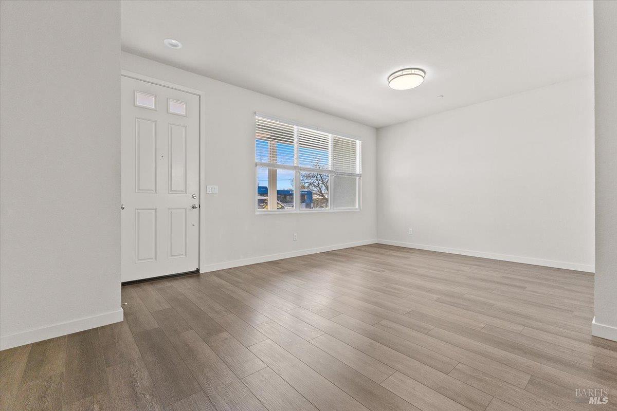 Detail Gallery Image 7 of 31 For 3669 Sebastopol Rd, Santa Rosa,  CA 95407 - 4 Beds | 2/1 Baths