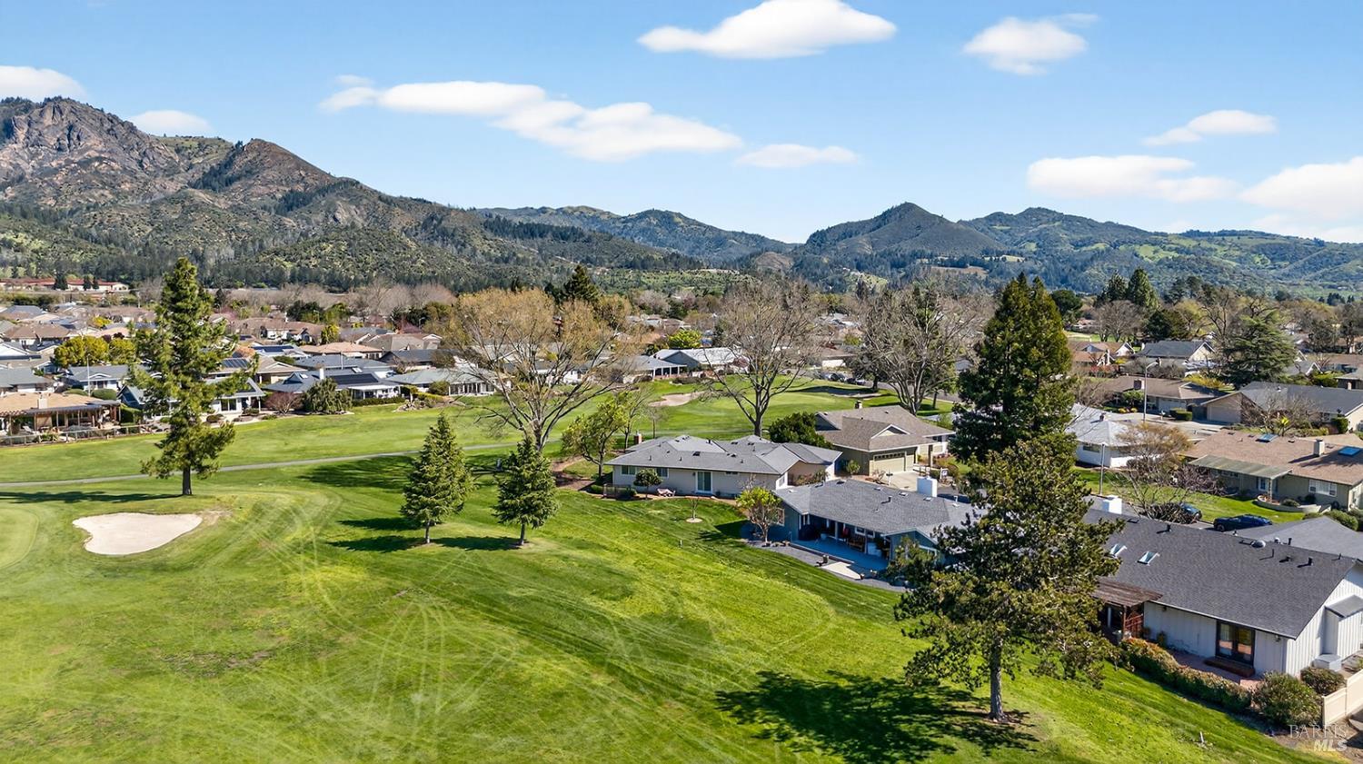 Detail Gallery Image 8 of 65 For 333 Golf Ct, Santa Rosa,  CA 95409 - 3 Beds | 2 Baths