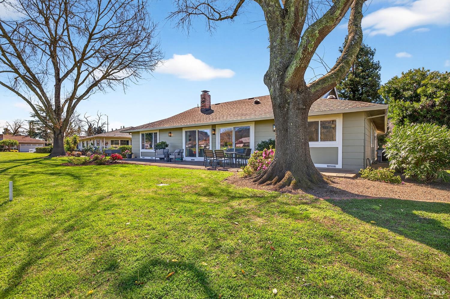 Detail Gallery Image 6 of 65 For 333 Golf Ct, Santa Rosa,  CA 95409 - 3 Beds | 2 Baths