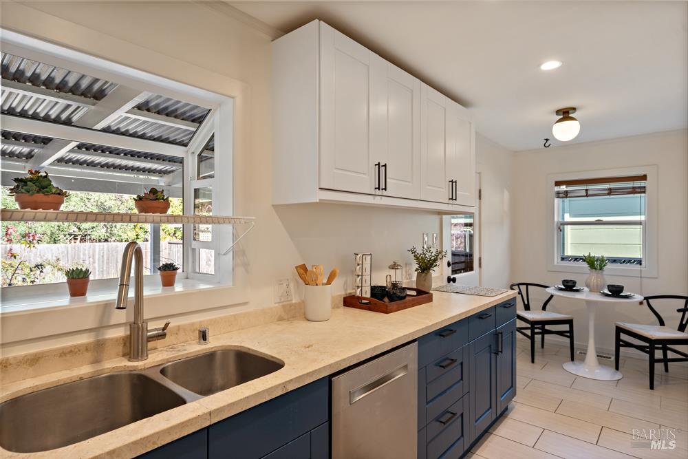 Detail Gallery Image 14 of 60 For 42 Billou St, San Rafael,  CA 94901 - 3 Beds | 2 Baths