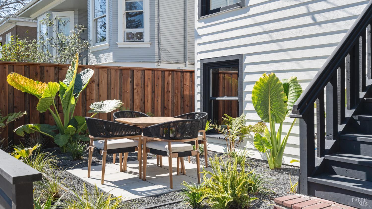 Detail Gallery Image 3 of 59 For 431 Brown St, Napa,  CA 94559 - 5 Beds | 2 Baths