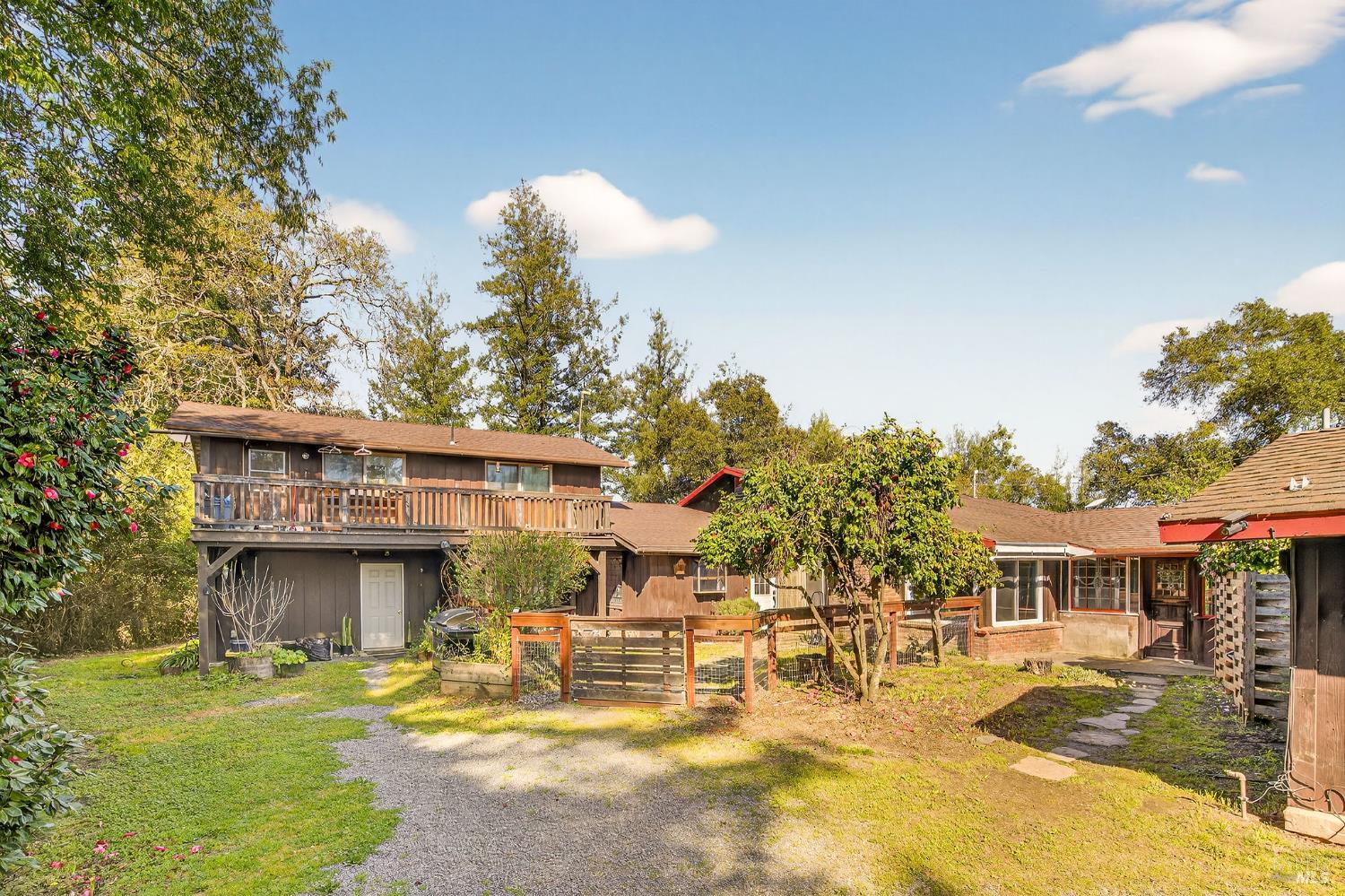 Detail Gallery Image 2 of 50 For 1450 Timberhill Rd, Santa Rosa,  CA 95401 - 6 Beds | 4 Baths