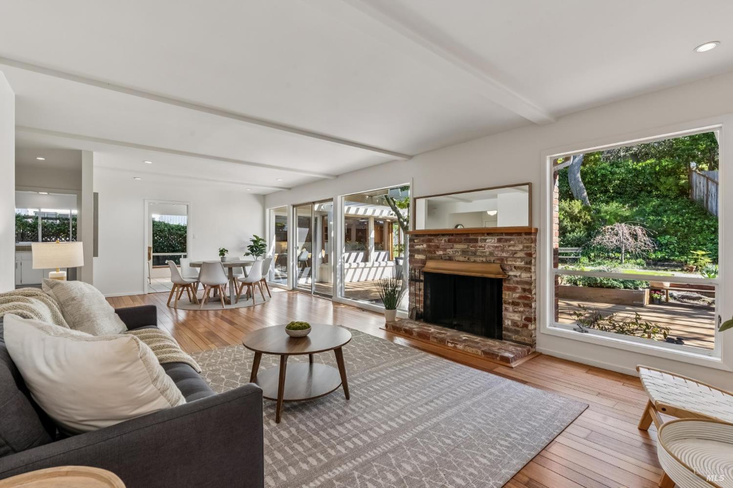 Detail Gallery Image 7 of 45 For 266 Riviera Dr, San Rafael,  CA 94901 - 4 Beds | 2 Baths