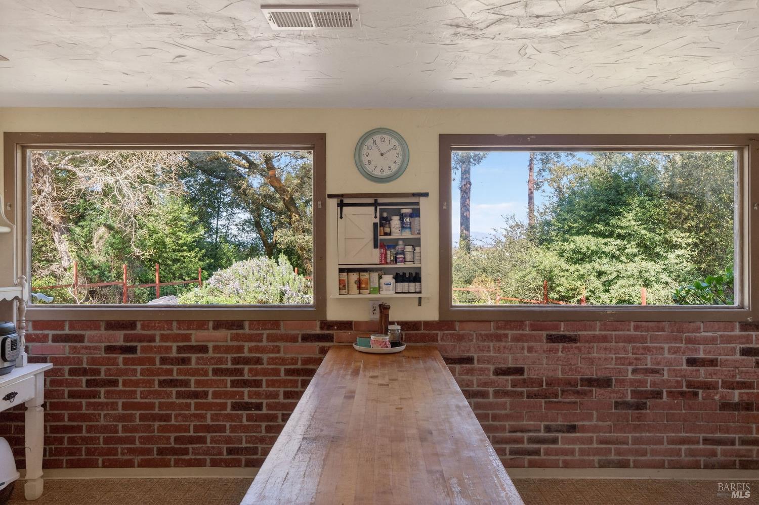 Detail Gallery Image 12 of 50 For 1450 Timberhill Rd, Santa Rosa,  CA 95401 - 6 Beds | 4 Baths