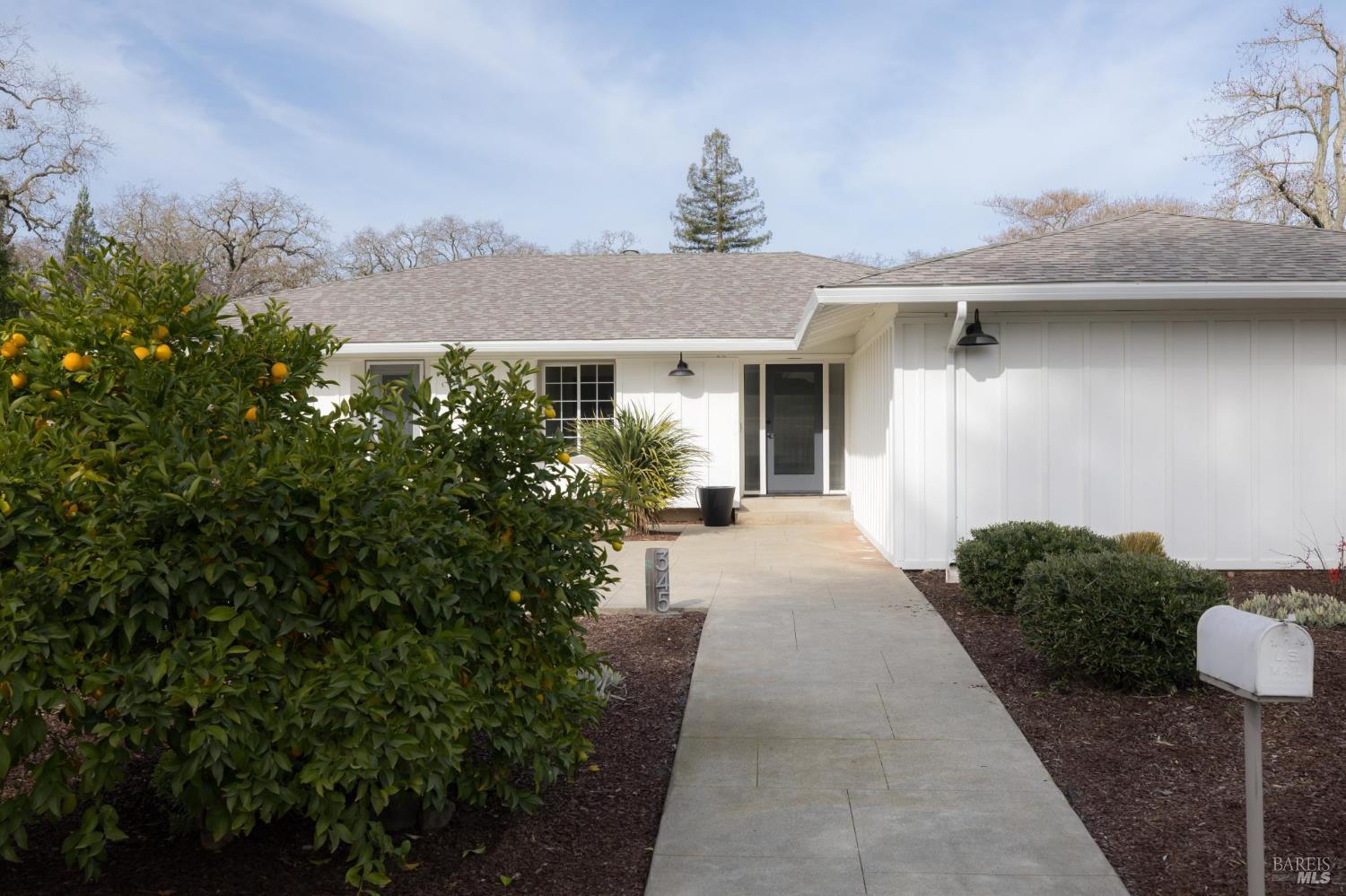 Detail Gallery Image 2 of 30 For 345 Francisco Dr, Sonoma,  CA 95476 - 3 Beds | 2 Baths