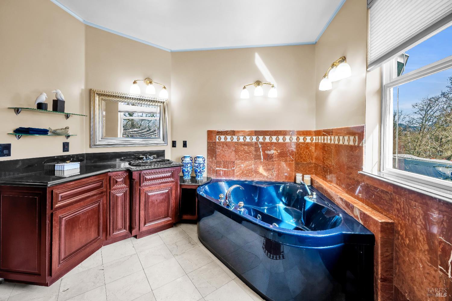 Detail Gallery Image 12 of 47 For 1051 S Main St, Willits,  CA 95490 - 3 Beds | 4 Baths