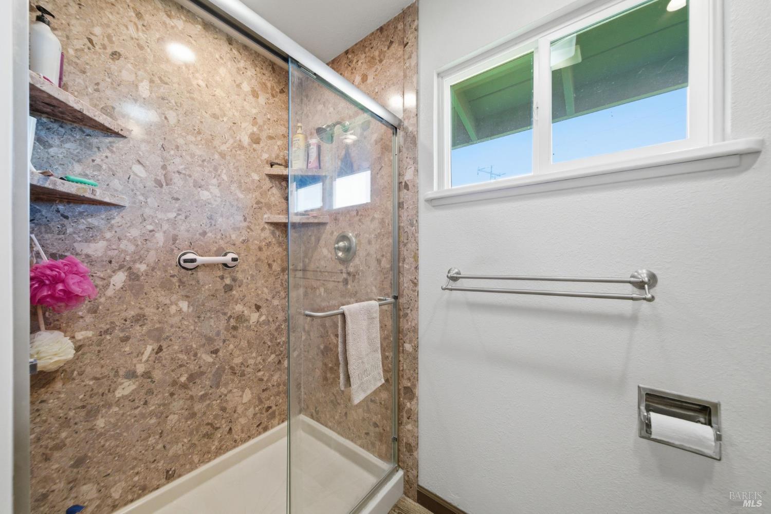 Detail Gallery Image 12 of 27 For 5408 Hessel Ave, Sebastopol,  CA 95472 - 4 Beds | 2 Baths