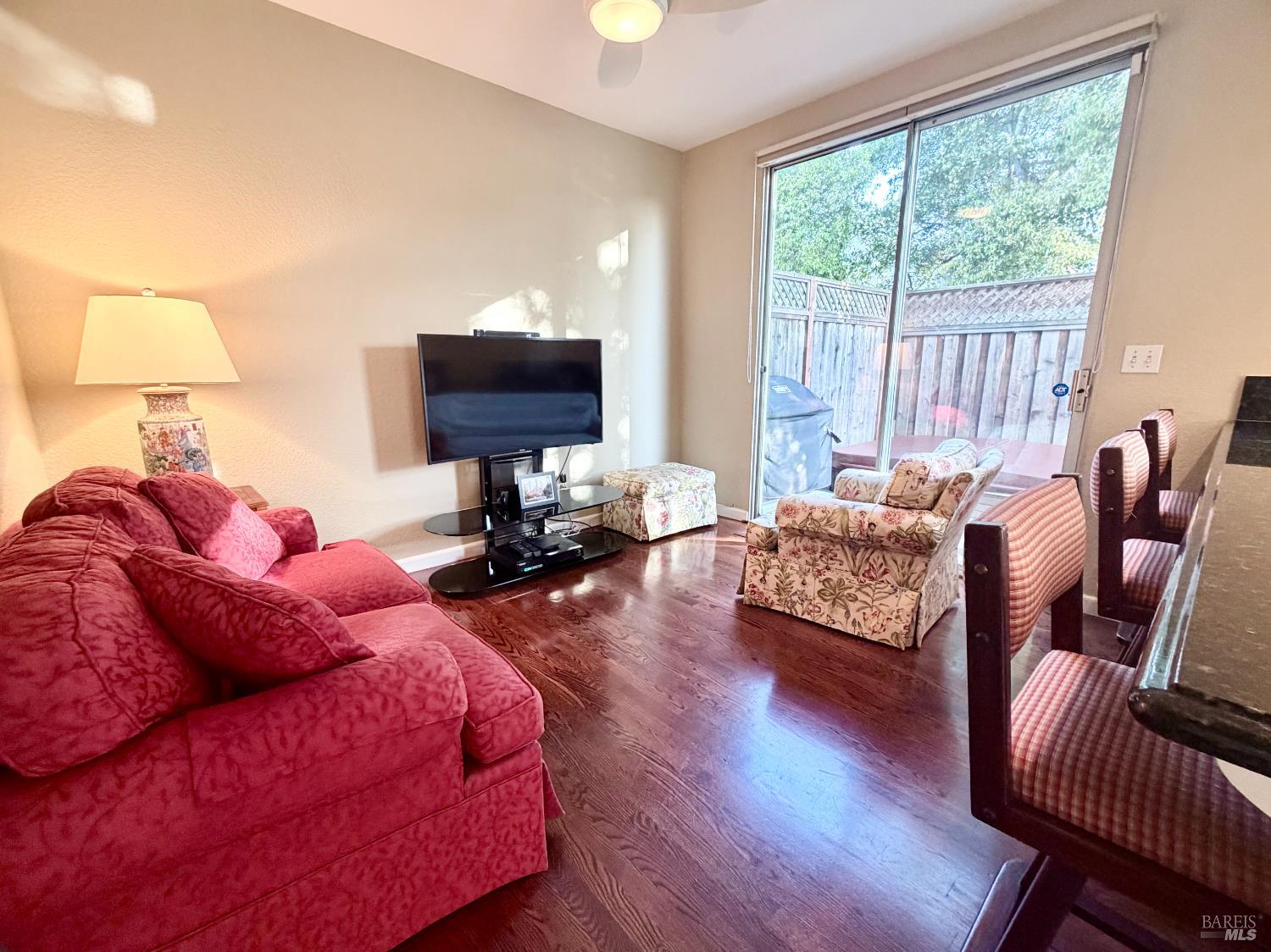 Detail Gallery Image 9 of 23 For 13 Heron Ct, San Rafael,  CA 94901 - 3 Beds | 2/1 Baths