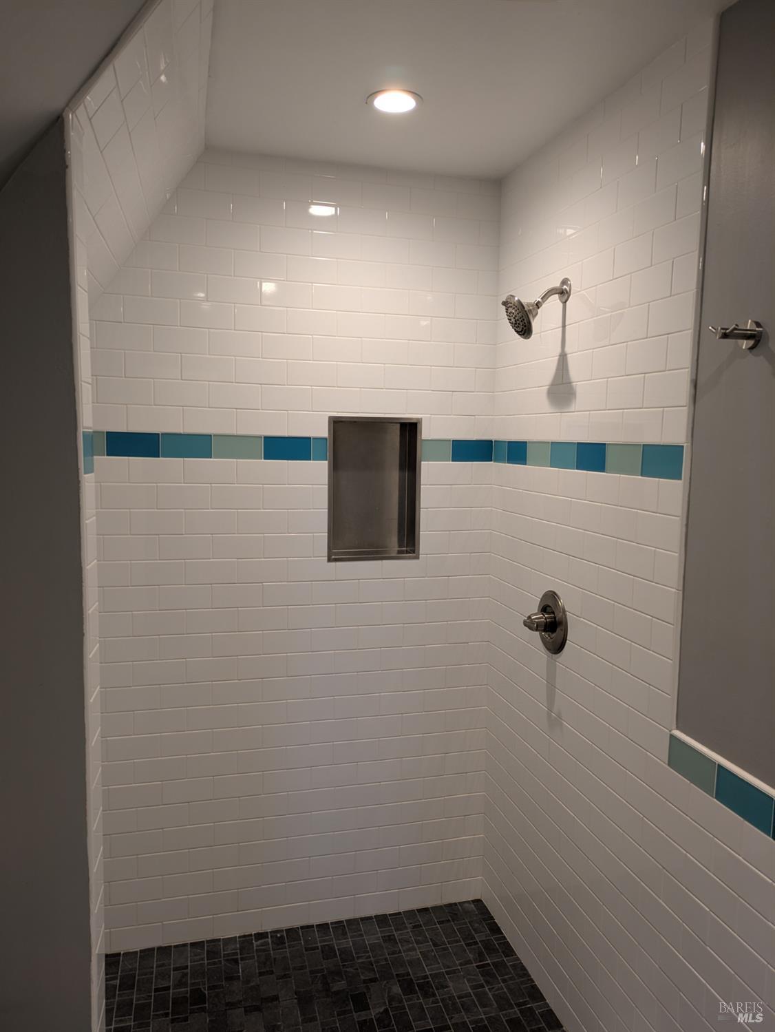 Detail Gallery Image 5 of 30 For 400 6th St #3,  Petaluma,  CA 94952 - 2 Beds | 1 Baths