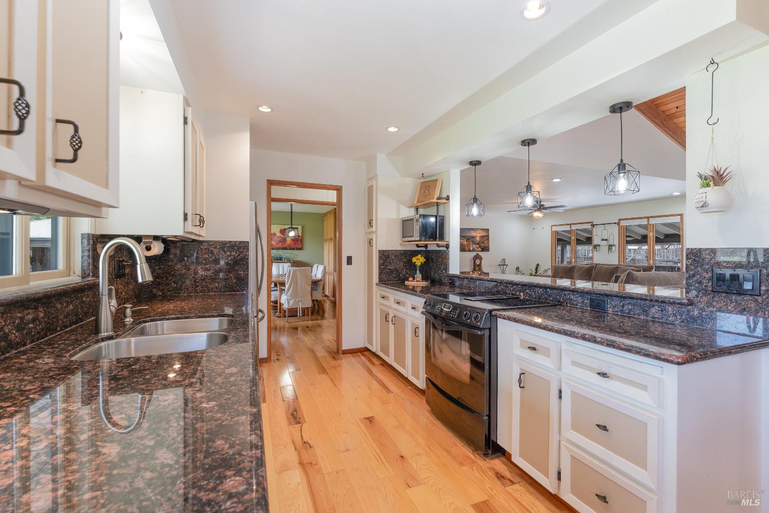 Detail Gallery Image 9 of 40 For 10450 Main St, Potter Valley,  CA 95469 - 4 Beds | 2 Baths