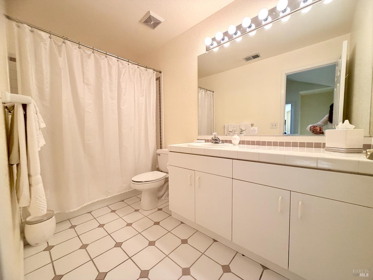 Detail Gallery Image 16 of 23 For 13 Heron Ct, San Rafael,  CA 94901 - 3 Beds | 2/1 Baths