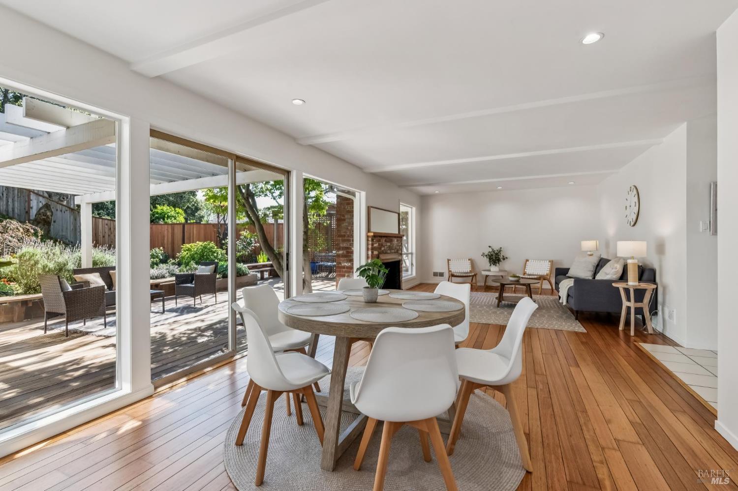 Detail Gallery Image 8 of 45 For 266 Riviera Dr, San Rafael,  CA 94901 - 4 Beds | 2 Baths