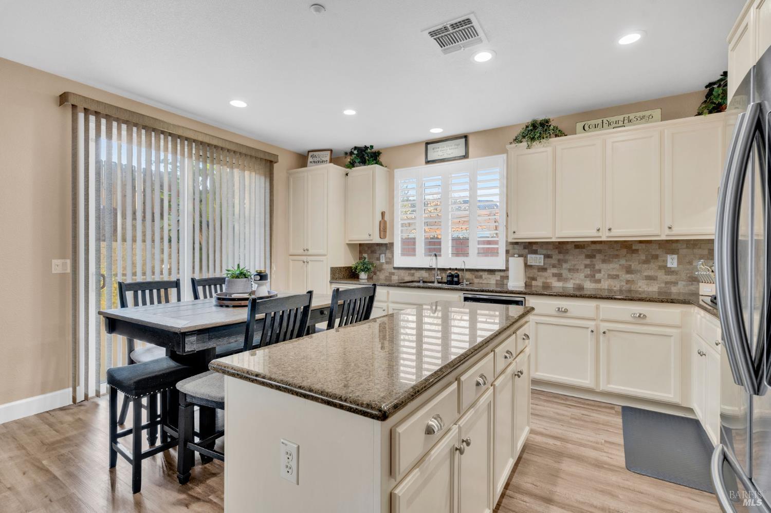 Detail Gallery Image 19 of 72 For 1841 Stockbridge Dr, Fairfield,  CA 94534 - 5 Beds | 4 Baths