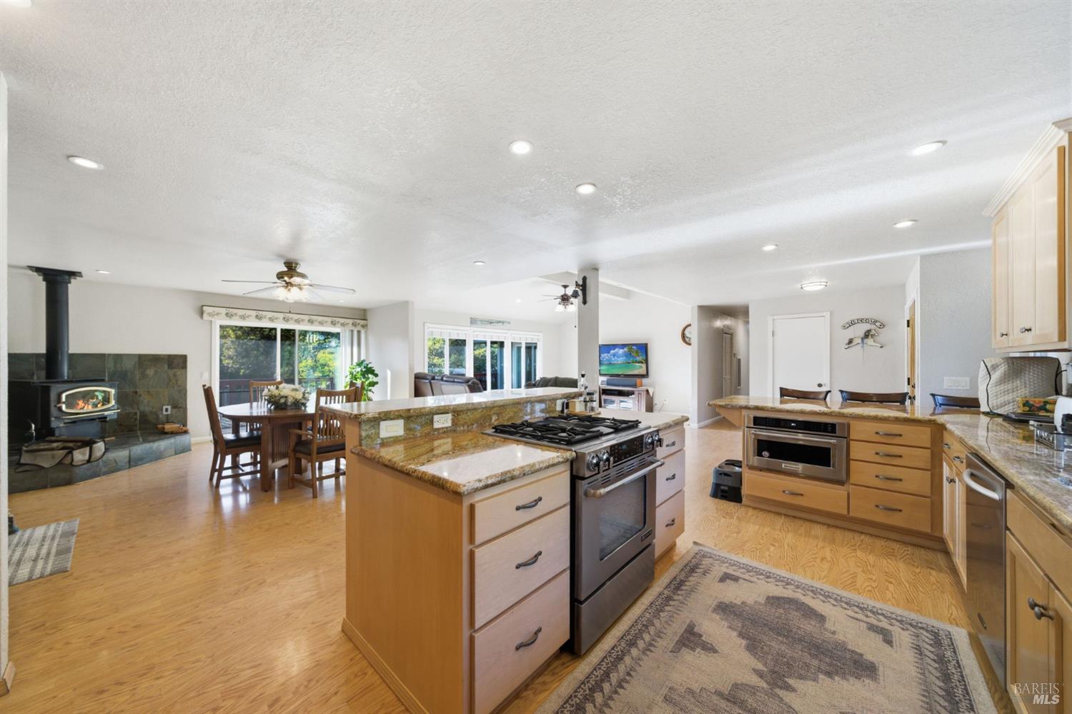 Detail Gallery Image 6 of 27 For 5408 Hessel Ave, Sebastopol,  CA 95472 - 4 Beds | 2 Baths