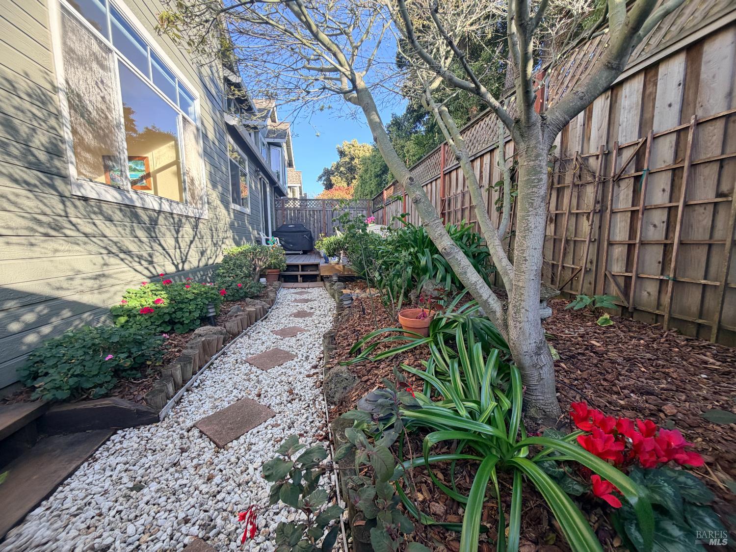 Detail Gallery Image 21 of 23 For 13 Heron Ct, San Rafael,  CA 94901 - 3 Beds | 2/1 Baths