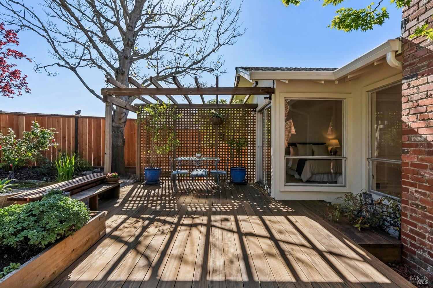 Detail Gallery Image 35 of 45 For 266 Riviera Dr, San Rafael,  CA 94901 - 4 Beds | 2 Baths