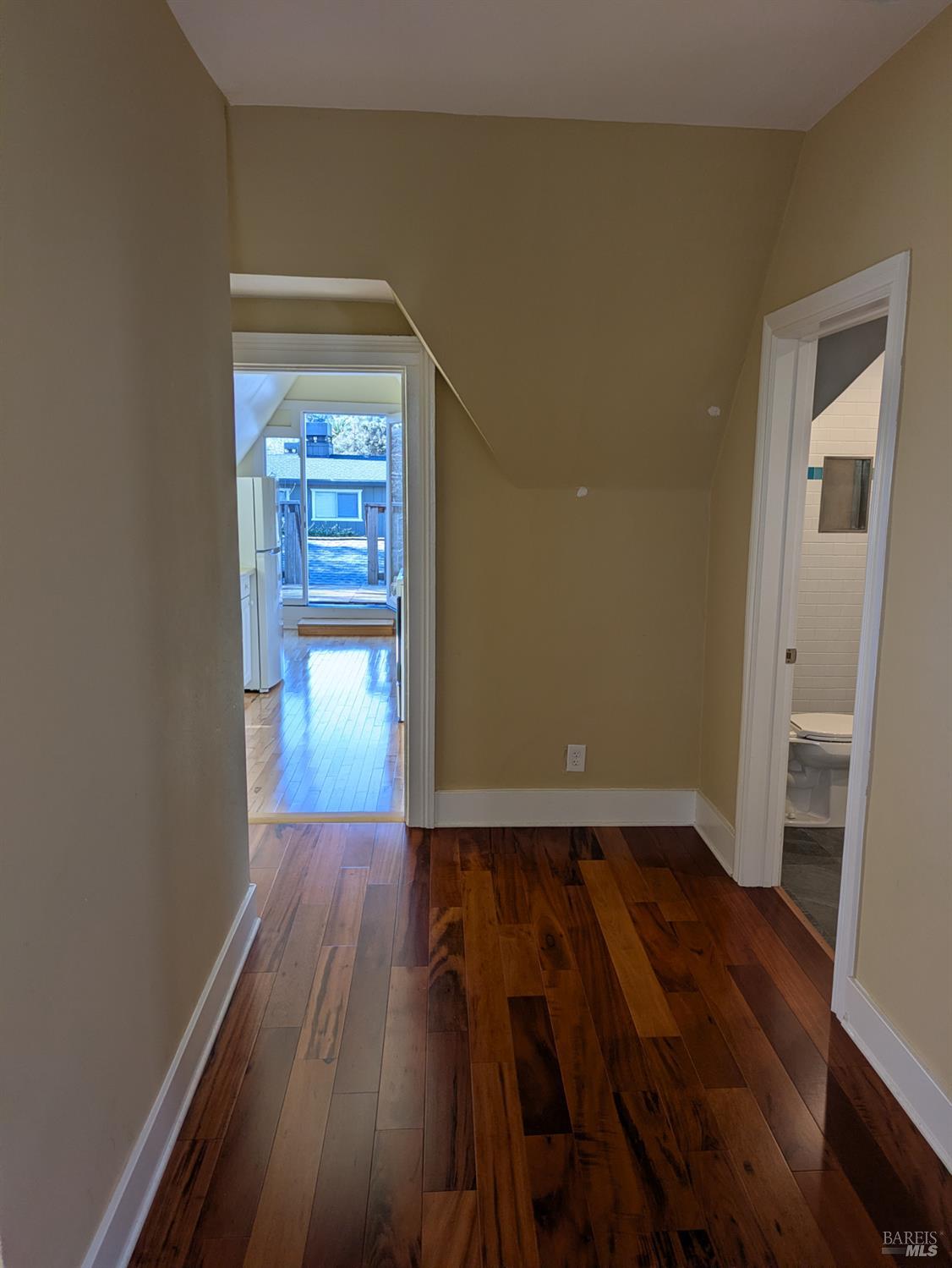 Detail Gallery Image 9 of 30 For 400 6th St #3,  Petaluma,  CA 94952 - 2 Beds | 1 Baths