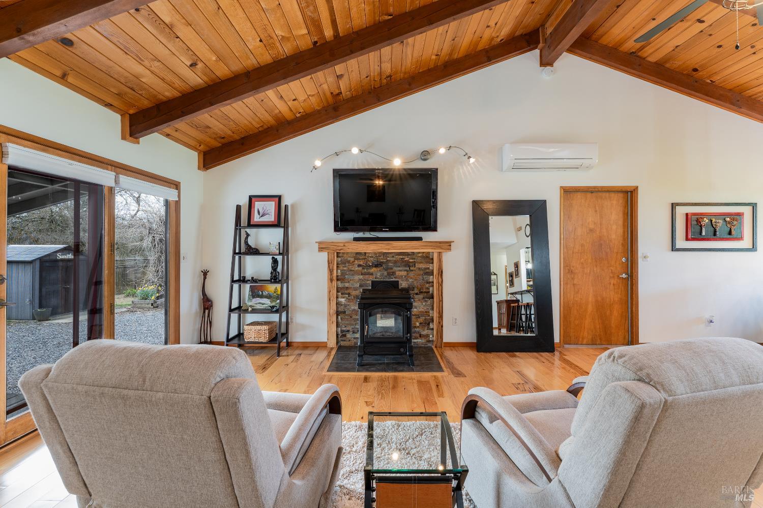 Detail Gallery Image 5 of 40 For 10450 Main St, Potter Valley,  CA 95469 - 4 Beds | 2 Baths