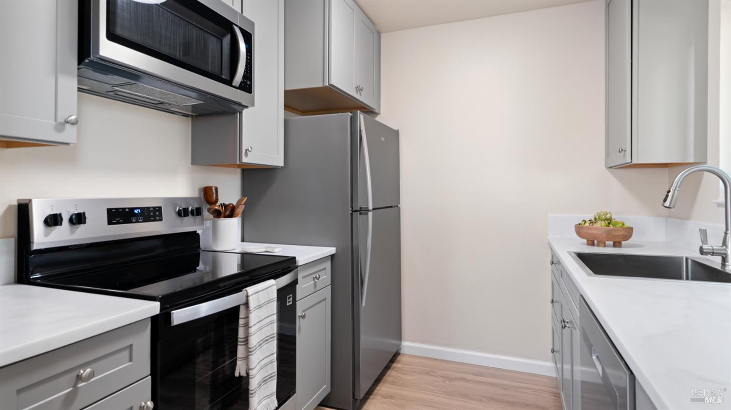 Detail Gallery Image 9 of 26 For 1305 Southwest Blvd a,  Rohnert Park,  CA 94928 - 2 Beds | 1 Baths