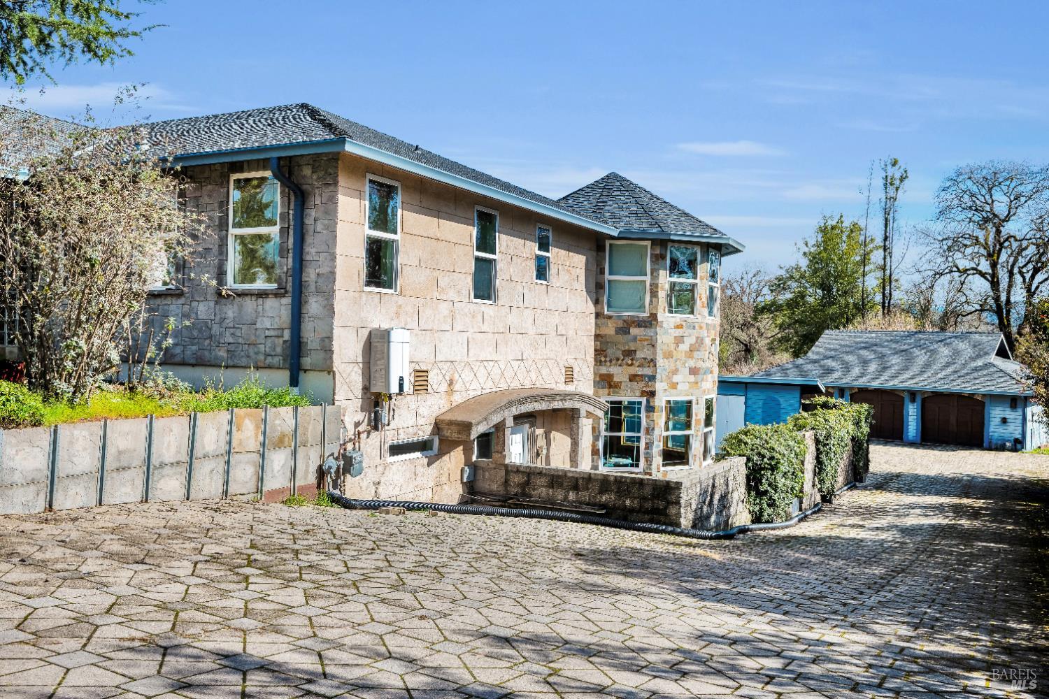 Detail Gallery Image 2 of 47 For 1051 S Main St, Willits,  CA 95490 - 3 Beds | 4 Baths