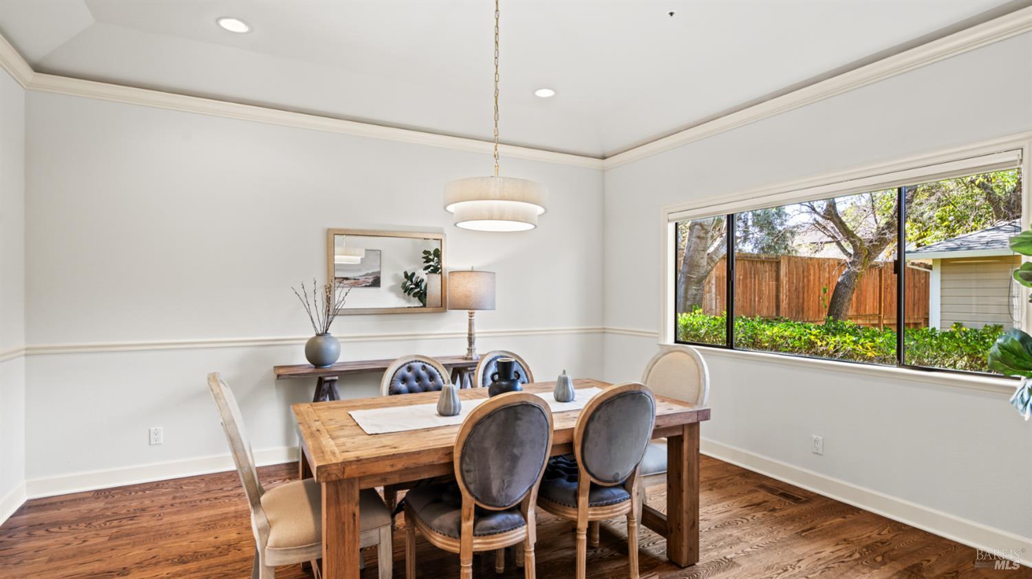 Detail Gallery Image 11 of 49 For 11 Saddlebrook Ct, Novato,  CA 94947 - 4 Beds | 4 Baths