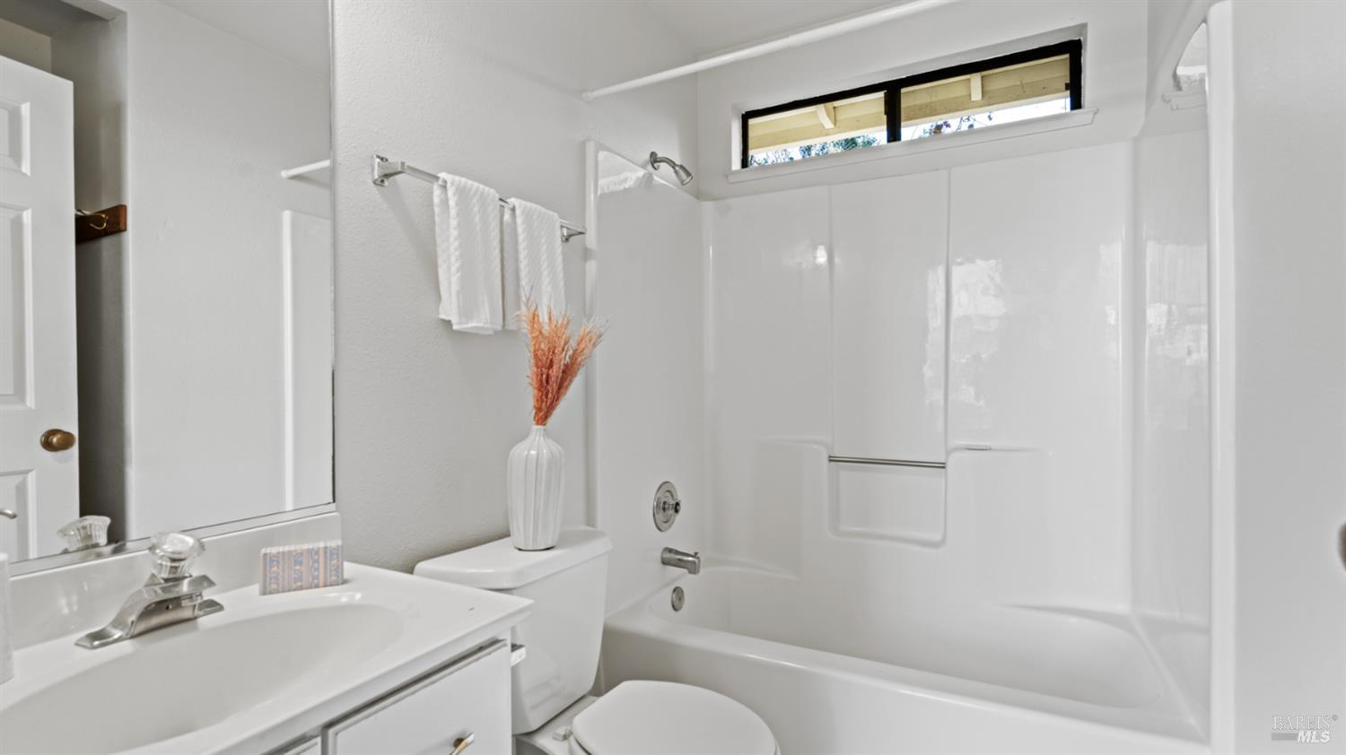 Detail Gallery Image 37 of 49 For 11 Saddlebrook Ct, Novato,  CA 94947 - 4 Beds | 4 Baths