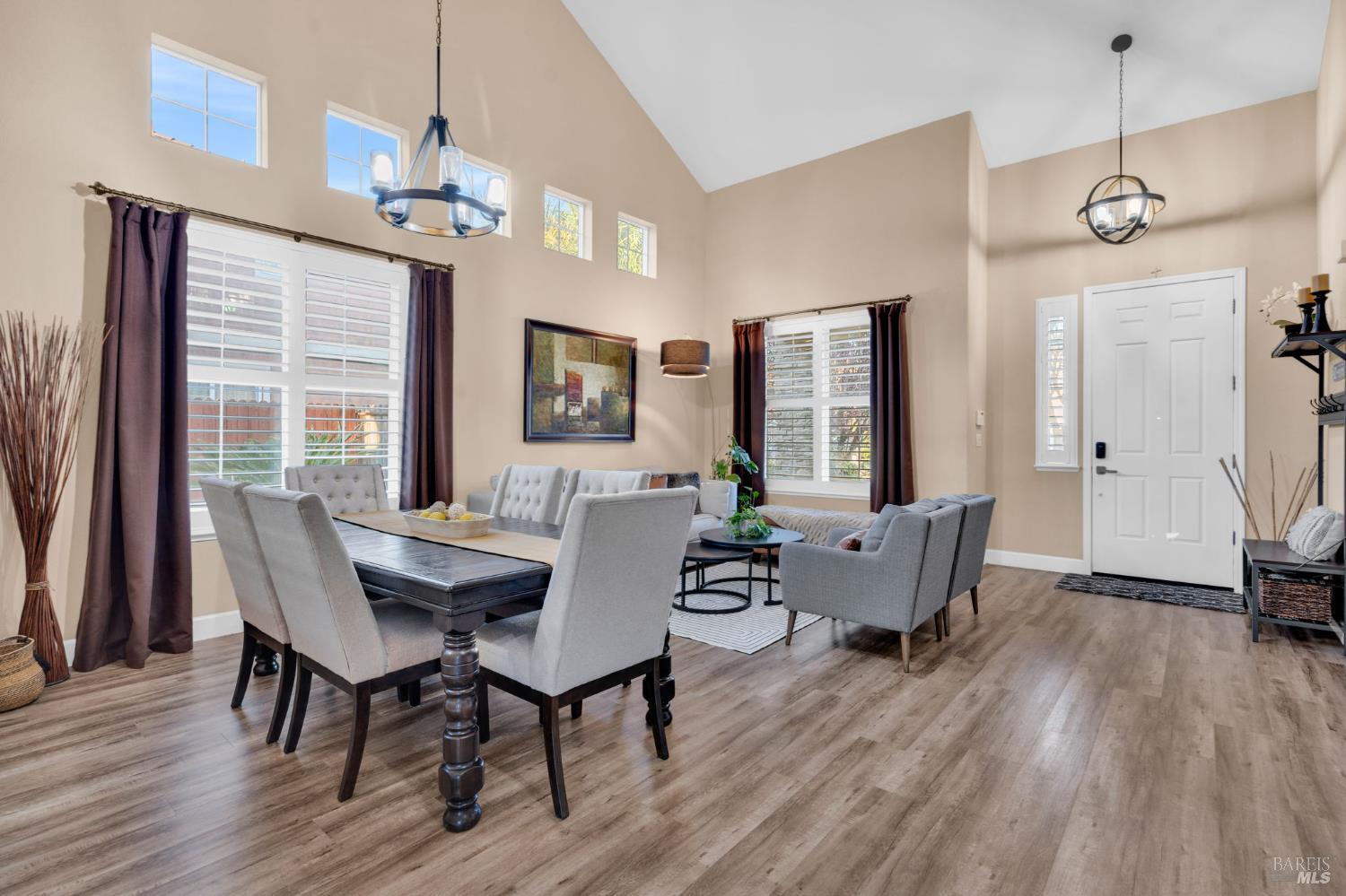 Detail Gallery Image 10 of 72 For 1841 Stockbridge Dr, Fairfield,  CA 94534 - 5 Beds | 4 Baths