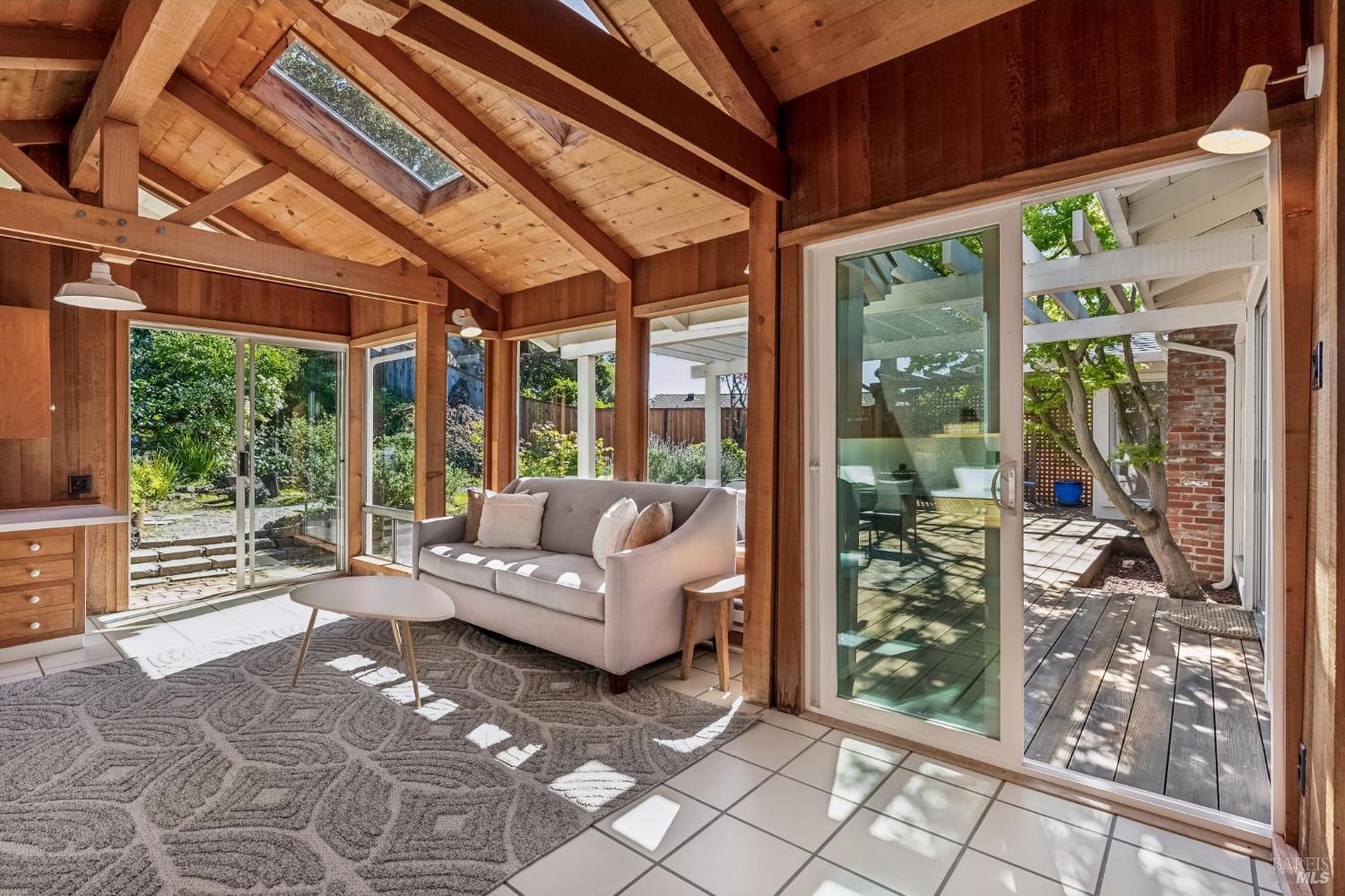Detail Gallery Image 20 of 45 For 266 Riviera Dr, San Rafael,  CA 94901 - 4 Beds | 2 Baths