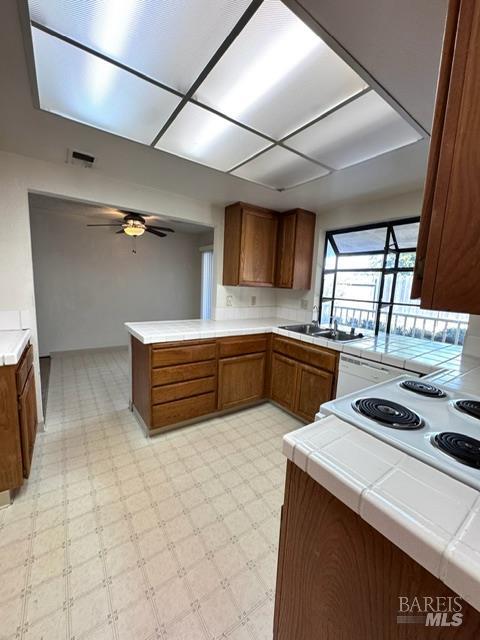 Detail Gallery Image 5 of 16 For 343 Portsmouth Ave, Vacaville,  CA 95687 - 4 Beds | 2/1 Baths