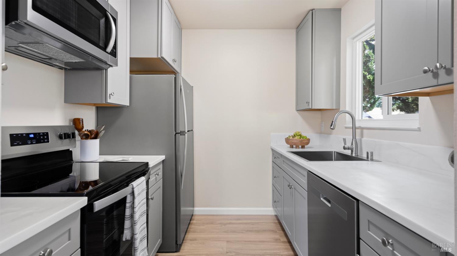 Detail Gallery Image 8 of 26 For 1305 Southwest Blvd a,  Rohnert Park,  CA 94928 - 2 Beds | 1 Baths