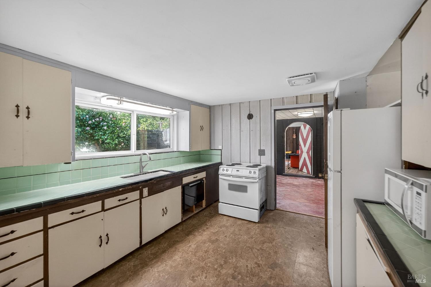 Detail Gallery Image 22 of 50 For 1450 Timberhill Rd, Santa Rosa,  CA 95401 - 6 Beds | 4 Baths