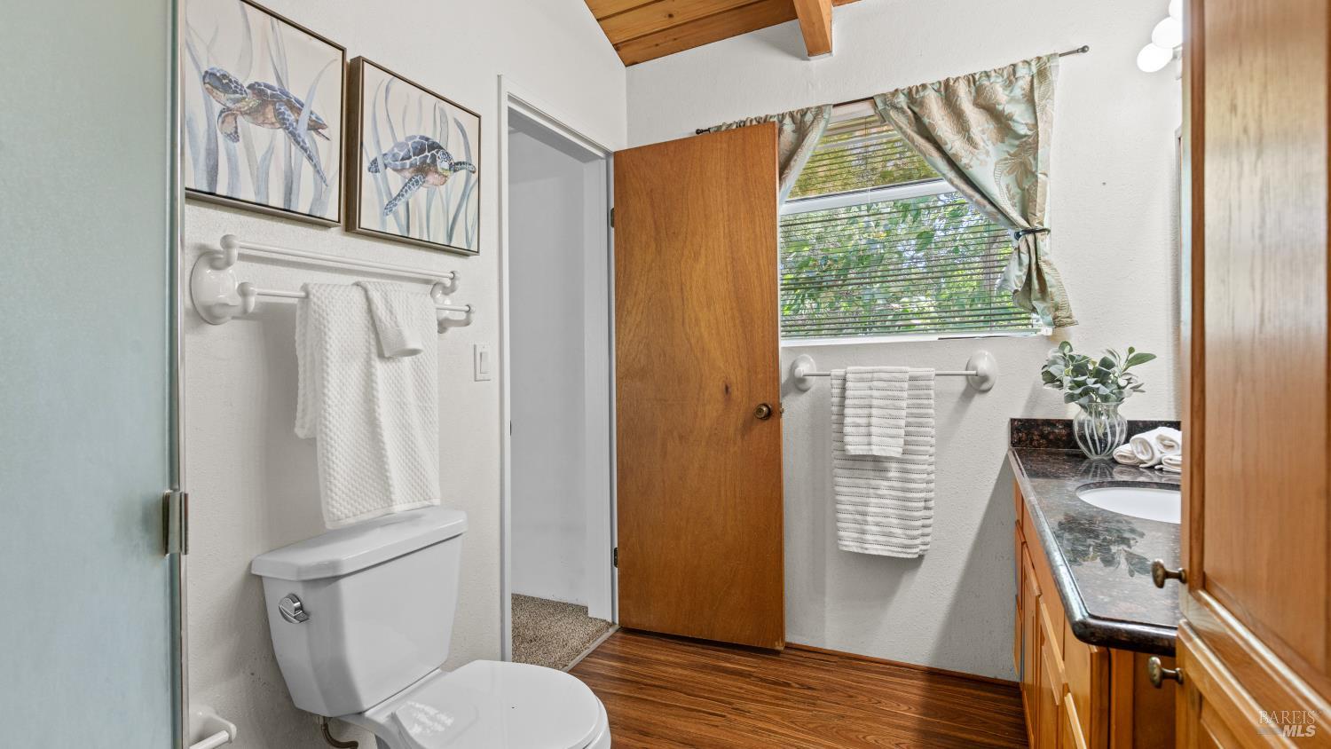 Detail Gallery Image 30 of 58 For 19383 Stonegate Rd, Hidden Valley Lake,  CA 95467 - 4 Beds | 3 Baths