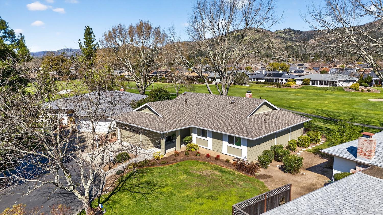 Detail Gallery Image 11 of 65 For 333 Golf Ct, Santa Rosa,  CA 95409 - 3 Beds | 2 Baths