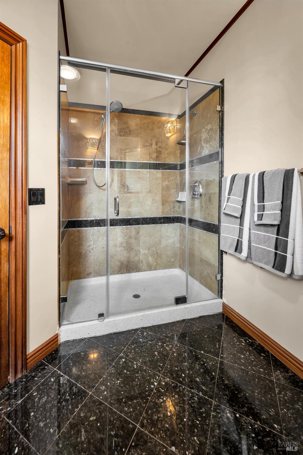 Detail Gallery Image 18 of 47 For 1051 S Main St, Willits,  CA 95490 - 3 Beds | 4 Baths